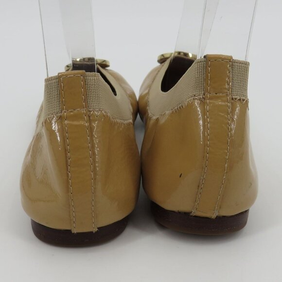 Tory Burch Women 7.5 M CAROLINE Beige Patent Leather Logo Ballet Flats Shoes - Picture 8 of 16